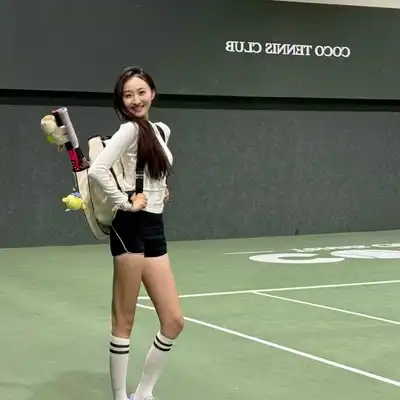 梁怡
